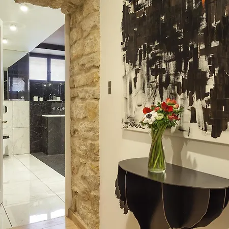 Camoufle Bed & Breakfast 4*