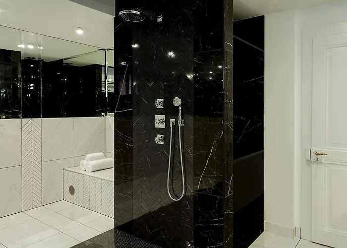 ベッド・アンド・ブレックファスト Camoufle 4*